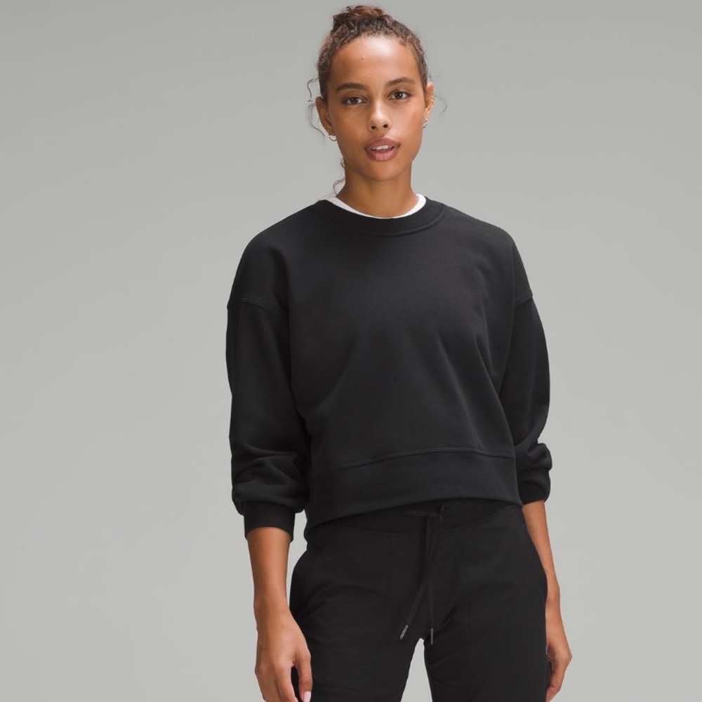 Lululemon Athletica classic black crewneck sweatshirt